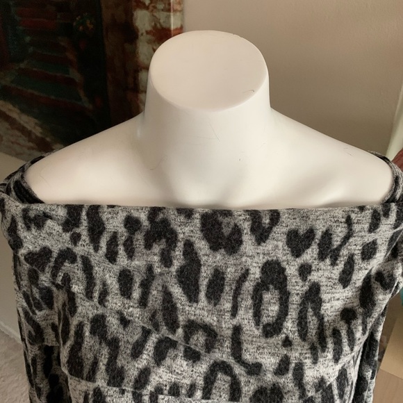 Chico’s Zenergy Leopard Print Sweater, Size 2 - Picture 3 of 12